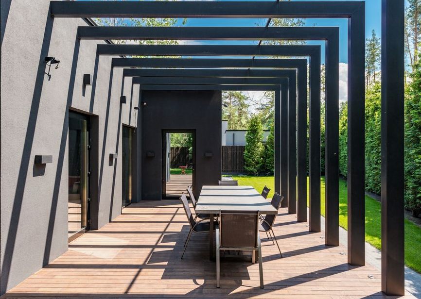 Custom Deck Building in Brandon
